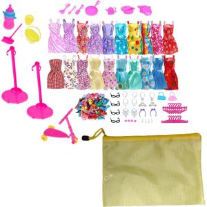 XXL Set Kleding & Accessoires voor Modepop Past ook de Bekende Modepoppen zoals Barbie met Handige Opbergetui - 120 Delig Poppenkleding + handige Opbergtas met rits - Kleertjes - Poppenkleertjes