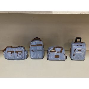 Decoratieve polyresin blauwe koffers/tassen - Set van 4 deco beeldjes - blauw - hoogte 11x7x4 cm - Woonaccessoires - Decoratieve beeldjes