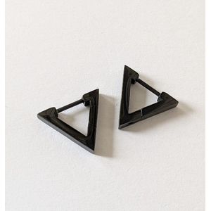 M-apART-oorbellen-chirurgisch-staal-driehoek-vorm-zwart