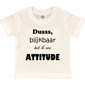 T-shirt Kinderen ""Dusss, blijkbaar heb ik een ATTITUDE"" | korte mouw | Wit/zwart | maat 158/164