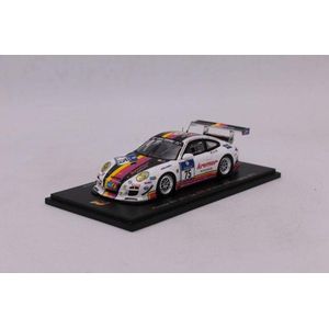 Het 1:43 gegoten modelauto van de Porsche 997 GT3 Cup #75 van de 24H Nurburgring 2013. De coureurs waren Ebehard Baunach/Ulf Karlsson/Edgar Salewsky en Martin Kalandrik. Dit schaalmodel is gelimiteerd op 300 stuks. De fabrikant is S