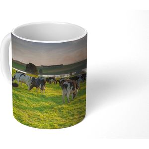 Mok - Koffiemok - Koe - Gras - Zonsondergang - Mokken - 350 ML - Beker - Koffiemokken - Theemok