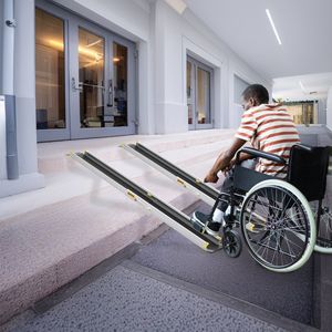 NAIZY 2 x rolstoelhelling 5FT telescopisch aluminium helling rolstoel draagvermogen 300 kg telescopische helling oprijplaat laadhelling verstelbaar draagbaar voor rolstoelen (83.5-152cm)