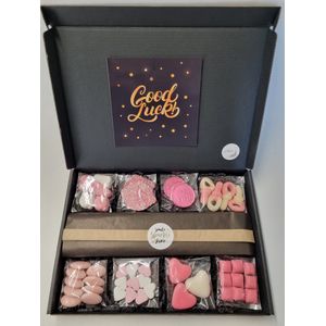 Geboorte Box - Roze met originele geboortekaart 'Good Luck' met persoonlijke (video)boodschap | 8 soorten heerlijke geboorte snoepjes en een liefdevol geboortekado