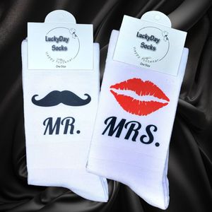 Verjaardags cadeau - Hou van je - MR en Mrs Sokken - vrolijke sokken - witte sokken - tennis sokken - valentijns cadeau - sokken met tekst - aparte sokken - grappige sokken - Socks waar je Happy van wordt - maat 37-44