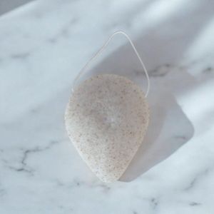 Exfoliërende biologische Konjac-spons met gebroken walnootschalen voor het bijbehorende gezicht | 4 stuks in druppelvorm | natuurlijke plantenspons reinigende spon