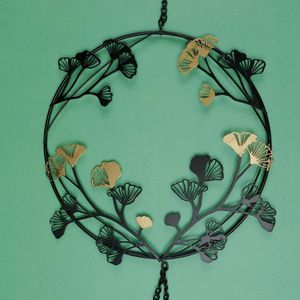 Raamdecoratie Ginkgoblat - elegant en tijdlos- stijlvolle hangende decoratie voor ramen en serre - metaal 18 cm diameter - zwart goud