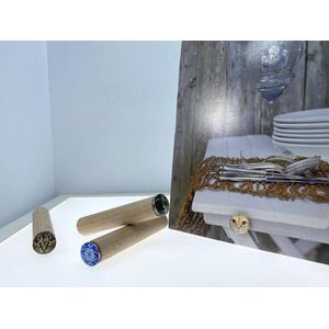High5wood Kaartpin: Cat Faces kaarthouders set van 3 + 1 Flexibel in gebruik, persoonlijke en uniek cadeau. Past op iedere kaart om hem rechtop neer te zetten. Super eenvoudig in gebruik.