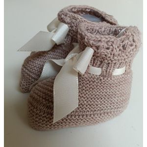 Mac Ilusion Gebreide Baby Slofjes / babysokjes| PA61 | Nuez / zandkleur |Unisex |Met striklint | Newborn