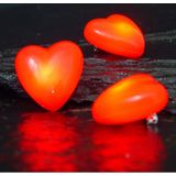 2x Hart broche met knipperlichtje - Rood hartje broche speldje 2 stuks - Valentijn decoratie speldjes
