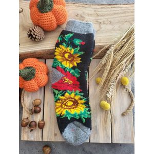 Warme 100% wol sokken Zonnebloemen op zwart maat EU 37-39