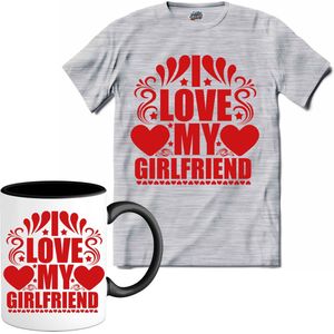 I Love My Girlfriend | Valentijn - Valentijnsdag - Cadeau - Kado - T-Shirt met mok - Unisex - Donker Grijs - Gemêleerd - Maat M