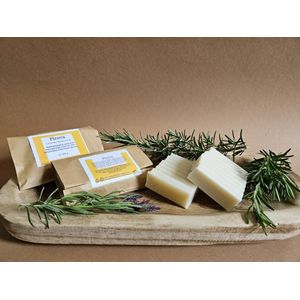 Pirova Lavendel Woods Handgemaakte Zeep met natuurlijke Oliën & Boters (Olijfolie, Kokosolie, Sheaboter, Ricinusolie, Cacaoboter)