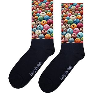 Breien - Opkikker - Grappige sokken - Valentijns cadeau - Verjaardag cadeau - Sint cadeau - Leuke sokken - Wol - Haken - Garen - Vrolijke sokken - Cadeautje - Grappig cadeau - Kerst Sokken - Vaderdag - Moederdag - Socks maken Happy - Maat 37-44