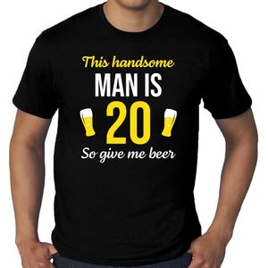 Grote maten Verjaardag t-shirt 20 jaar - this handsome man is 20 give beer - zwart - heren - twintig cadeau shirt XXXL