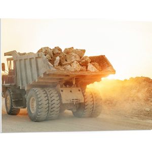 PVC Schuimplaat- Zonsondergang achter Grote Laadwagen vol Grote Keien - 80x60 cm Foto op PVC Schuimplaat