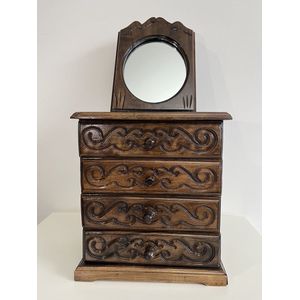 Walnoot Carved Crate Houten juwelendoos Stijlvolle houten opbergdoos met 4 laden 26 * 16 * 29 cm
