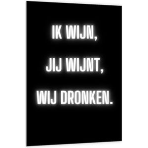 Forex - Tekst: ''Ik Wijn, Jij Wijnt, WIj dronken'' Neon Letters Wit/Zwart - 100x150cm Foto op Forex