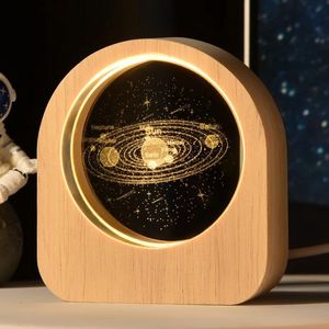 Planet Wandleuchte Mond Lampe 3D Nachtlicht Dimmbar, Kinderzimmer sphärisch Nachtlampe für Jungen Mädchen Astronautlampe Höhe Verstellbar Wandlampe Nachttischlampe Innen LED Wandbeleuchtung Modern