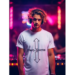 Shirt - Two seater - Wurban Wear | Grappig shirt | Leuk cadeau | Unisex tshirt | Meme shirt | Vaderdag | Dirty shirt | Wit