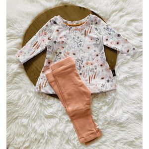 Tweedelige babyset Zalm. Maat 50-62. Handgemaakte babykleding.