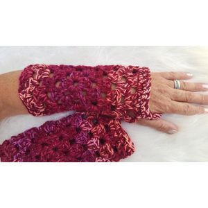 Handgemaakte warme vingerloze handschoenen / polswarmers gehaakt in bordeauxrood, roze met glinsterdraad. Maat L / XL