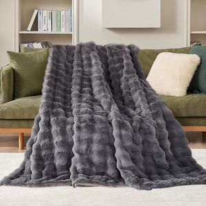 Deken 180 x 230 cm, dikke pluche konijnendeken, superzacht en pluizig, plaid van imitatiebont, veelzijdig inzetbaar, warme en comfortabele fleecedeken, voor slaapkamer, bank, reizen