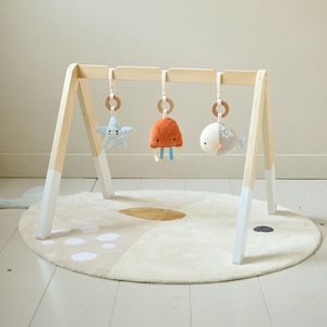 Petite Amélie Babygym Hout - Magische Zee - Montessori Baby Speelgoed - Incl. 3 Zeedieren met Natuurlijke Geluiden - Naturel Hout & Waterbasis Verf - Veilige, Betoverende Speelomgeving