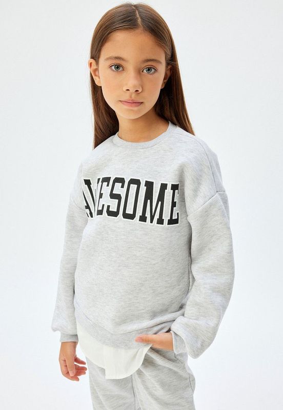 Sweatshirt - Capuchon Kraag - Normale Lengte - Lange Mouw - Kangoeroezak