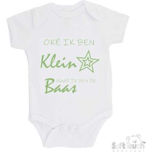 100% katoenen Romper ""Oke ik ben klein maar ik ben de baas"" Unisex Katoen Wit/sage green (saliegroen) Maat 62/68