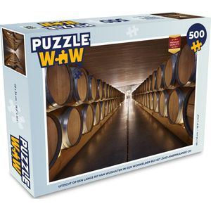 Puzzel Uitzicht op een lange rij van wijnvaten in een wijnkelder bij het Zuid-Amerikaanse Chili - Legpuzzel - Puzzel 500 stukjes