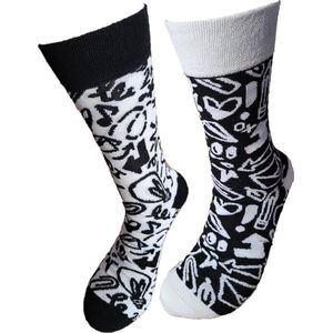 Verjaardag cadeau - Grappige sokken - Zwart Wit Cartoon Mismatch sokken - Leuke sokken - Vrolijke sokken – Valentijn Cadeau - Luckyday Socks - Cadeau sokken - Socks waar je Happy van wordt – Maat 42-47