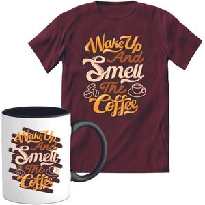 T-Shirtknaller T-Shirt met Koffiemok | Wake Up And Smell Coffee - Koffie Kleding | Heren / Dames Shirt met Mok Cadeau | Kleur rood | Maat 3XL