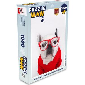Puzzel Een Franse buldog met bril en rood shirt - Legpuzzel - Puzzel 1000 stukjes volwassenen