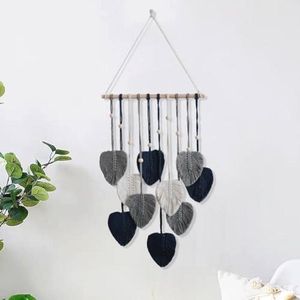Macramé wandbehang - Handgemaakt boho wandtapijt met houten kralen en bladeren voor sfeervolle interieurs