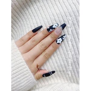 Sjanien Nail Studio Handgemaakte Press On Nail, Matzwart, witte bloemen en parels, Lang Coffin, 10 stuks, Maat M