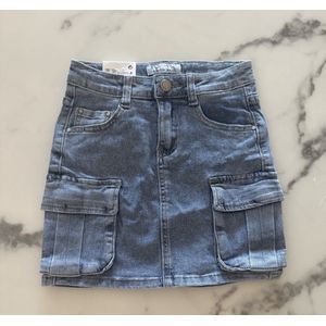 Meisjes cargo spijkerrokje, verkrijgbaar in de maten 98/104 t/m 158/164