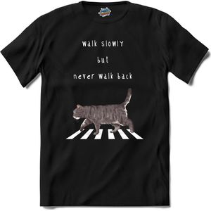 Walk Slowly But Never Walk Back | Katten - Kat - Cats - T-Shirt - Unisex - Zwart - Maat 4XL