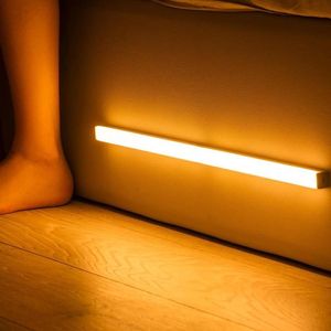 Nachtlamp met Bewegingsensor Inclusief Oplaadkabel - LED Wandlamp Binnen - Warm Wit - Magnetische Montage - 30 cm - Warm Wit Licht