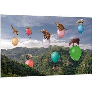 Forex - Wilde Dieren op Ballonnen boven Landschap - 150x100cm Foto op Forex