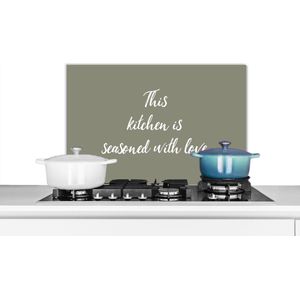 Spatscherm keuken 70x50 cm - Kookplaat achterwand Liefde - Quotes - Spreuken - This kitchen is seasoned with love - Muurbeschermer - Spatwand fornuis - Hoogwaardig aluminium
