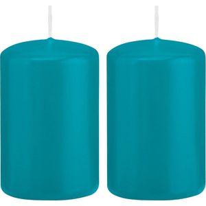 2x Turquoise blauwe cilinderkaarsen/stompkaarsen 5 x 8 cm 18 branduren - Geurloze kaarsen turkoois blauw - Woondecoraties