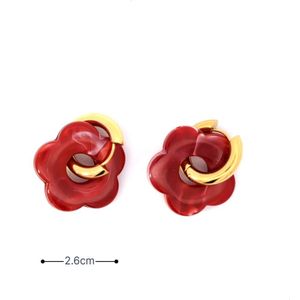 Gouden oorringetje met rode marble bloem - oorbellen dames goudkleurig