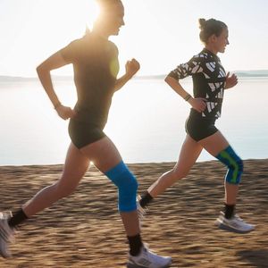 Unisex knie-sportgordel - draagbaar voor balsporten en atletiek - met drukontlasting - maat M - Bauerfeind knee brace