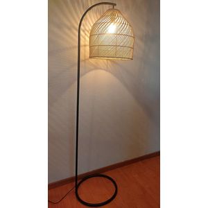 Staande lamp  handgemaakt woonkamer slaapkamer Design  Vloerlamp  Miranda met rotan kap en metalen voet 180 cm
