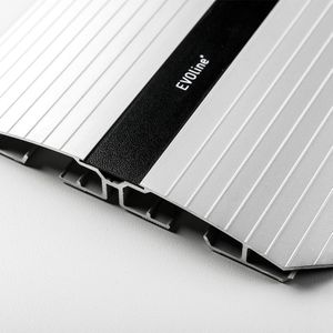 Evoline Bridge aluminium vloergoot met plakstripmontage | bureau kabels draden snoeren computerkabels wegwerken opbergen tv draden snoeren ikea vloer