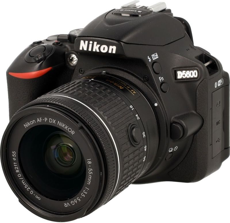 Nikon D5600 - Spiegelreflexcamera - 24,2 Megapixels - Inclusief AF-P 18-55mm VR Objectief