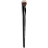 bareMinerals - Shade & Diffuse Eye Brush