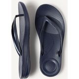 Fitflop IQUSHION Zehentrenner, Keilabsatz, Sommerschuh, Schlappen in schmaler Form