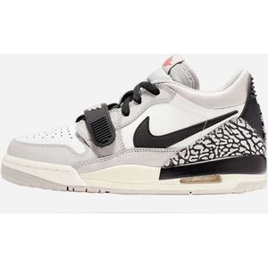 Air Jordan Legacy 312 Low Maat 38